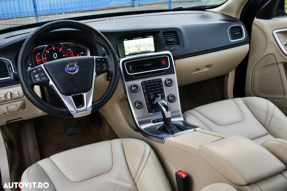 Volvo V60 D6 Plug-In-Hybrid AWD Geartronic Summum - 13