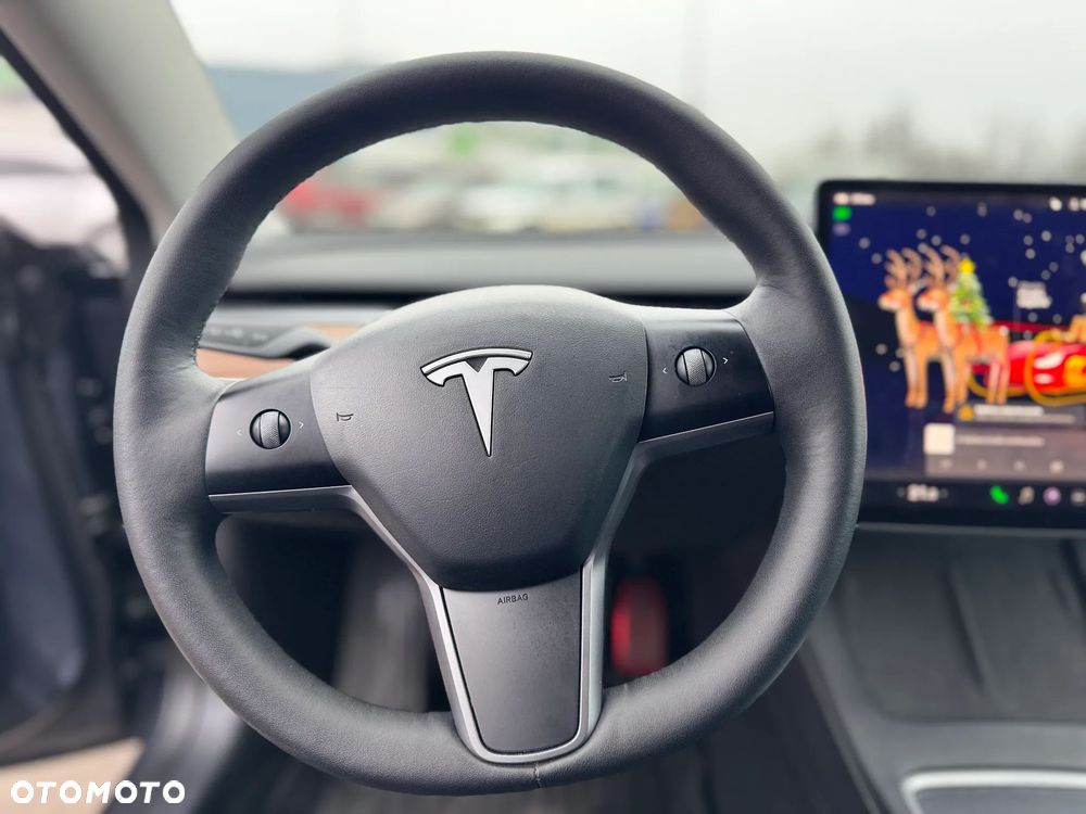 Tesla Model 3 RWD - 35