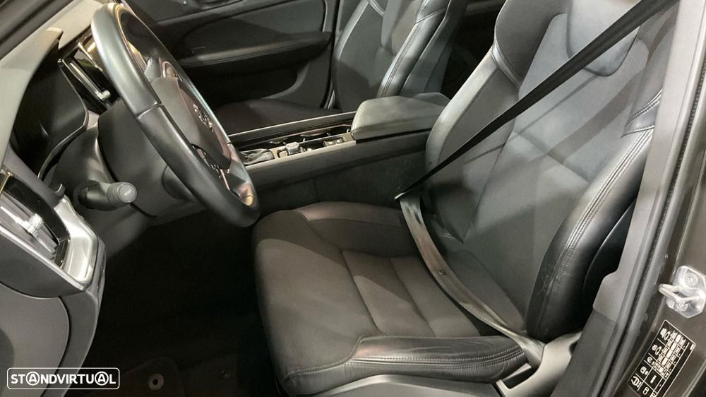 Volvo V60 2.0 T4 Momentum Plus - 15