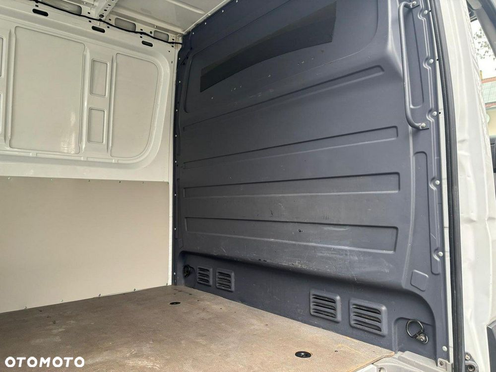 Mercedes-Benz Sprinter - 6