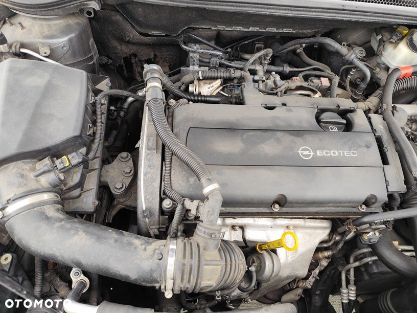 Opel Astra 1.6 Turbo Automatik - 36