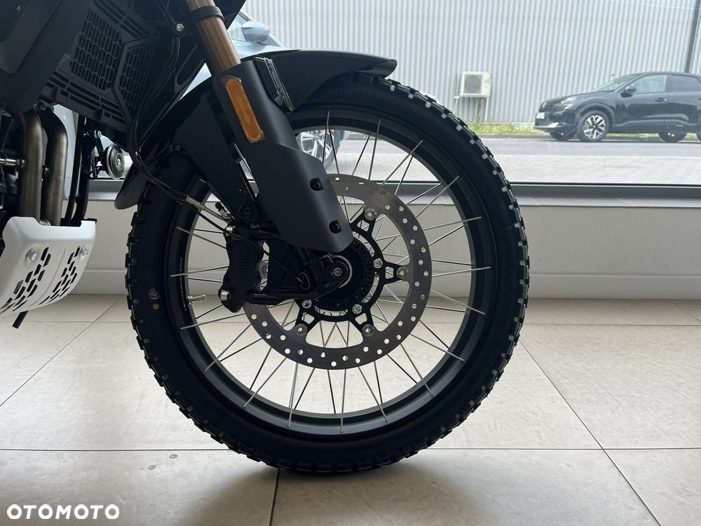 CFMoto MT - 9