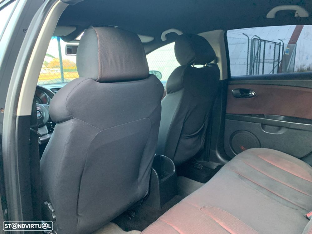 SEAT Leon 2.0 TDI FR DPF - 43