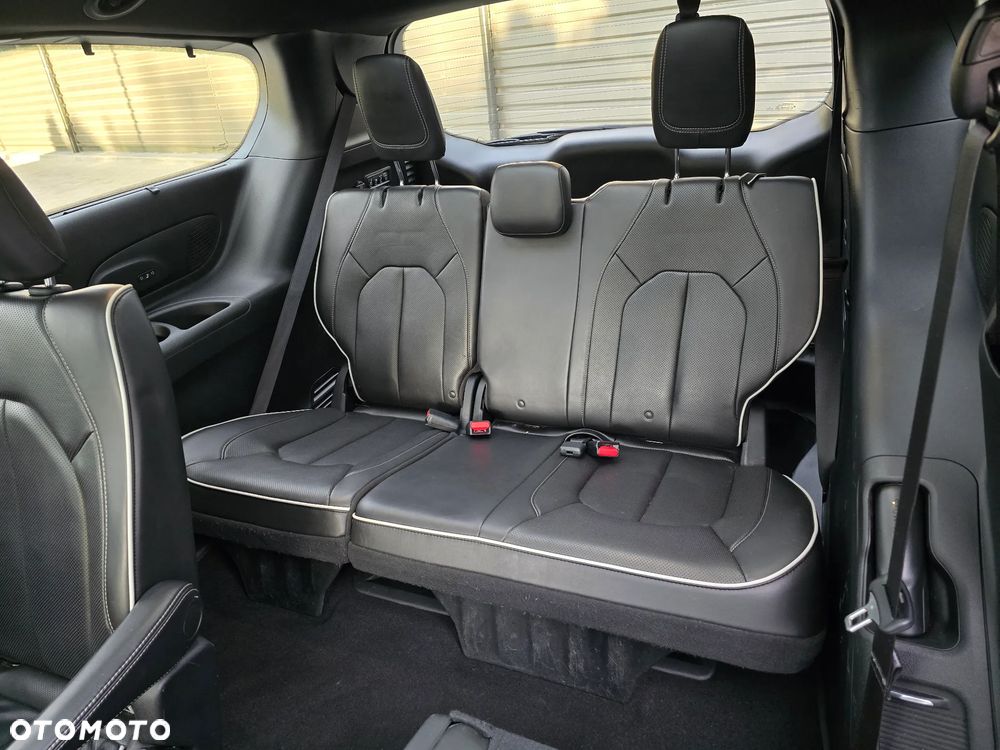 Chrysler Pacifica - 31