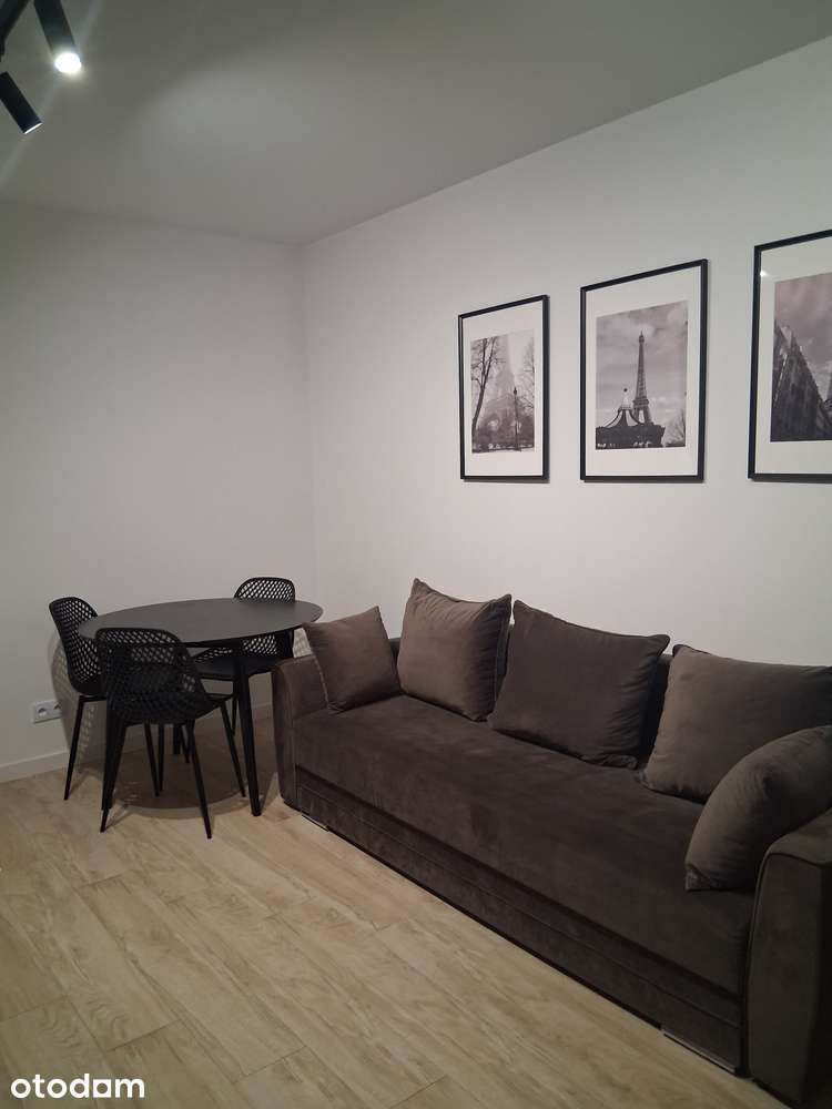Przestronna kawalerka na nowoczesnym osiedlu Praga-Północ 27,42 m2