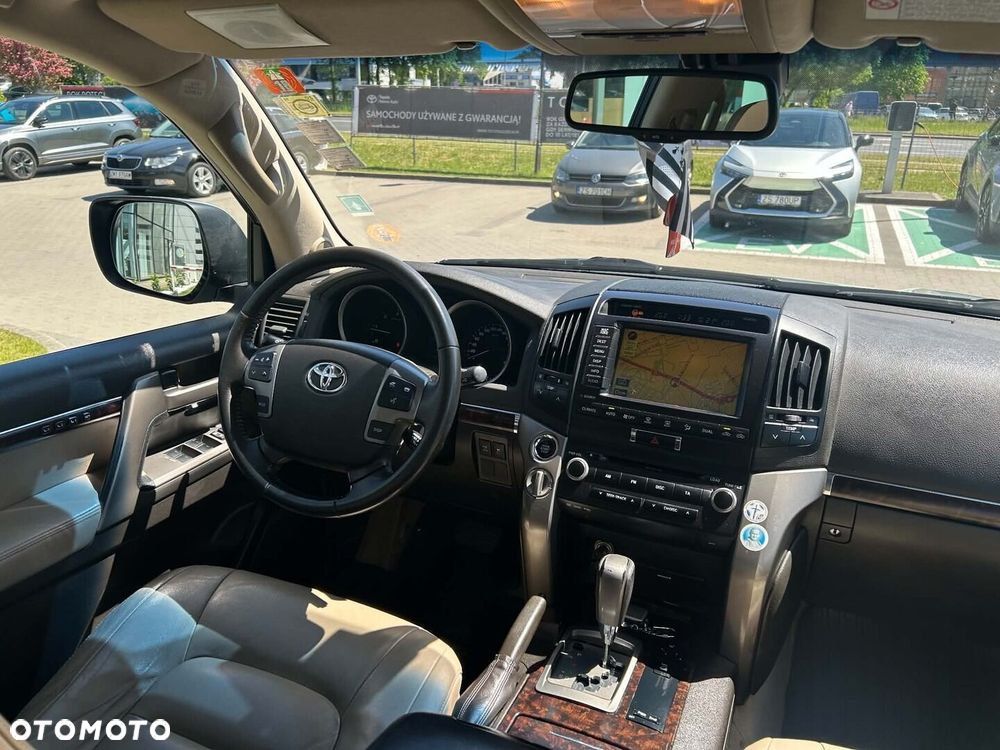 Toyota Land Cruiser - 5