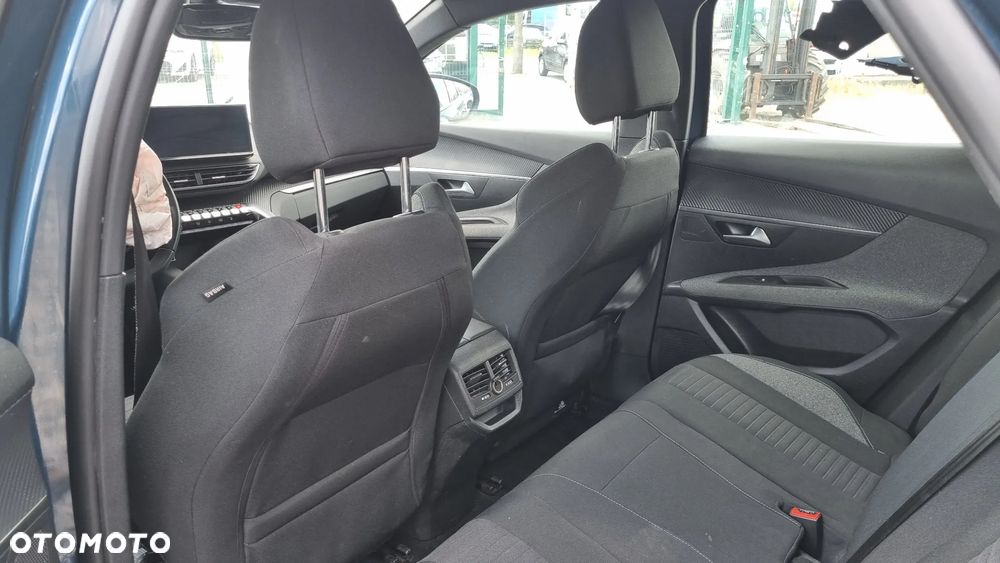 Peugeot 3008 1.6 PureTech HYbrid GT Line S&S EAT8 - 29