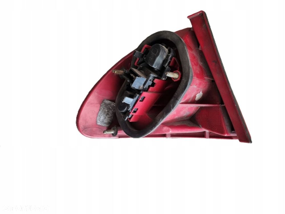 TOYOTA AVENSIS T22 KOMBI 97-03 r. LAMPA PRAWY TYŁ PRAWA TYLNA PT EU - 2