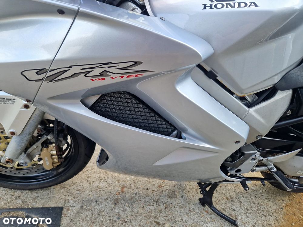 Honda VFR - 34