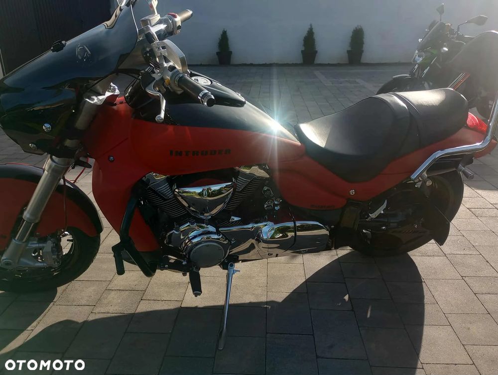 Suzuki Intruder - 3