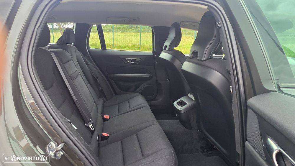 Volvo V60 2.0 D3 Momentum Core - 14