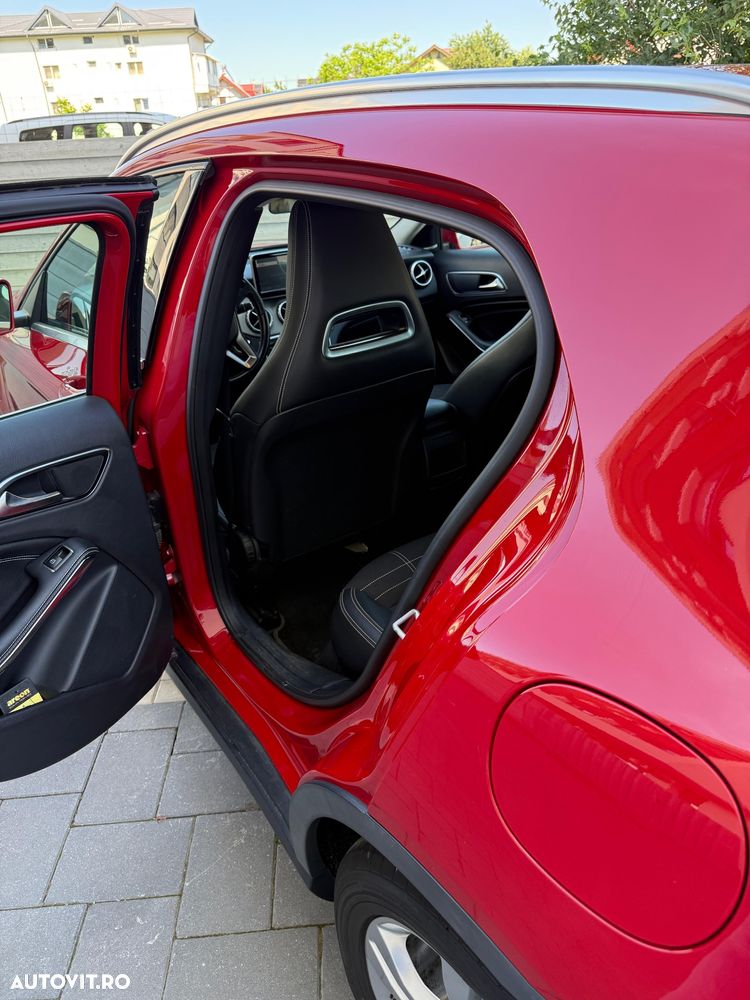 Mercedes-Benz GLA 250 4MATIC 7G-DCT - 11