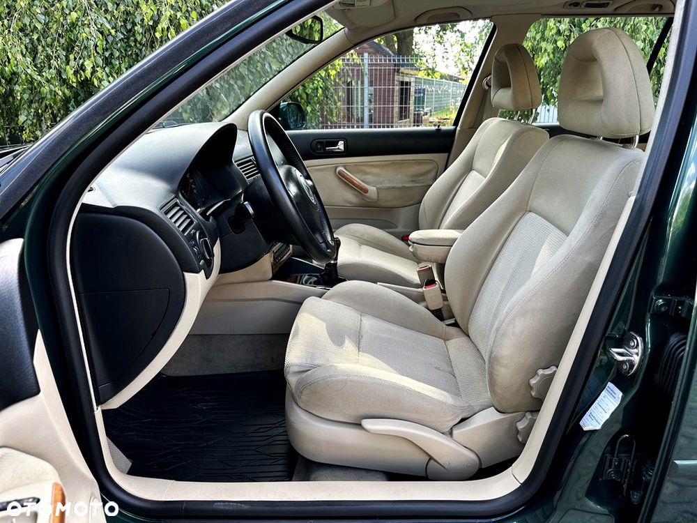 Volkswagen Bora Variant 2.3 V5 - 12