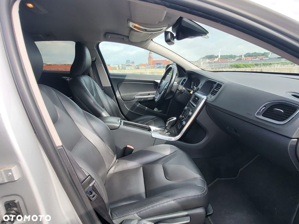 Volvo V60 D4 Geartronic Momentum - 13