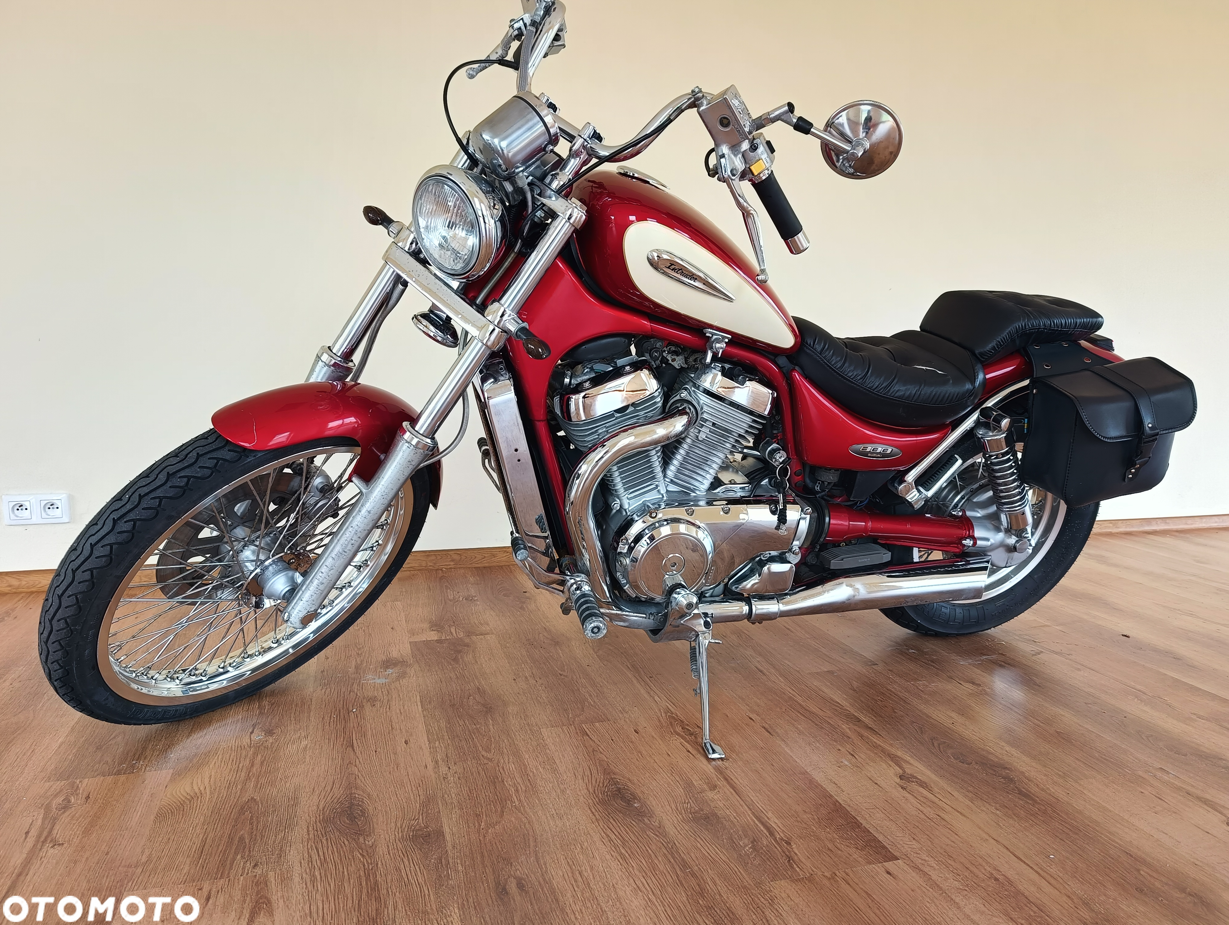 Suzuki Intruder - 11