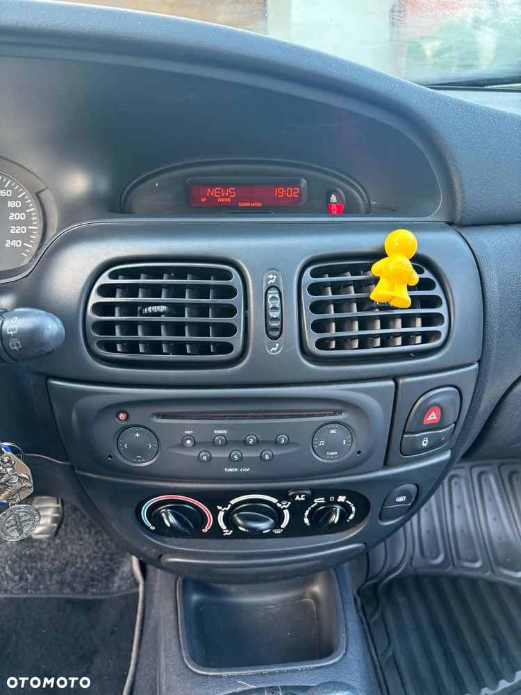 Renault Megane 1.6 - 11