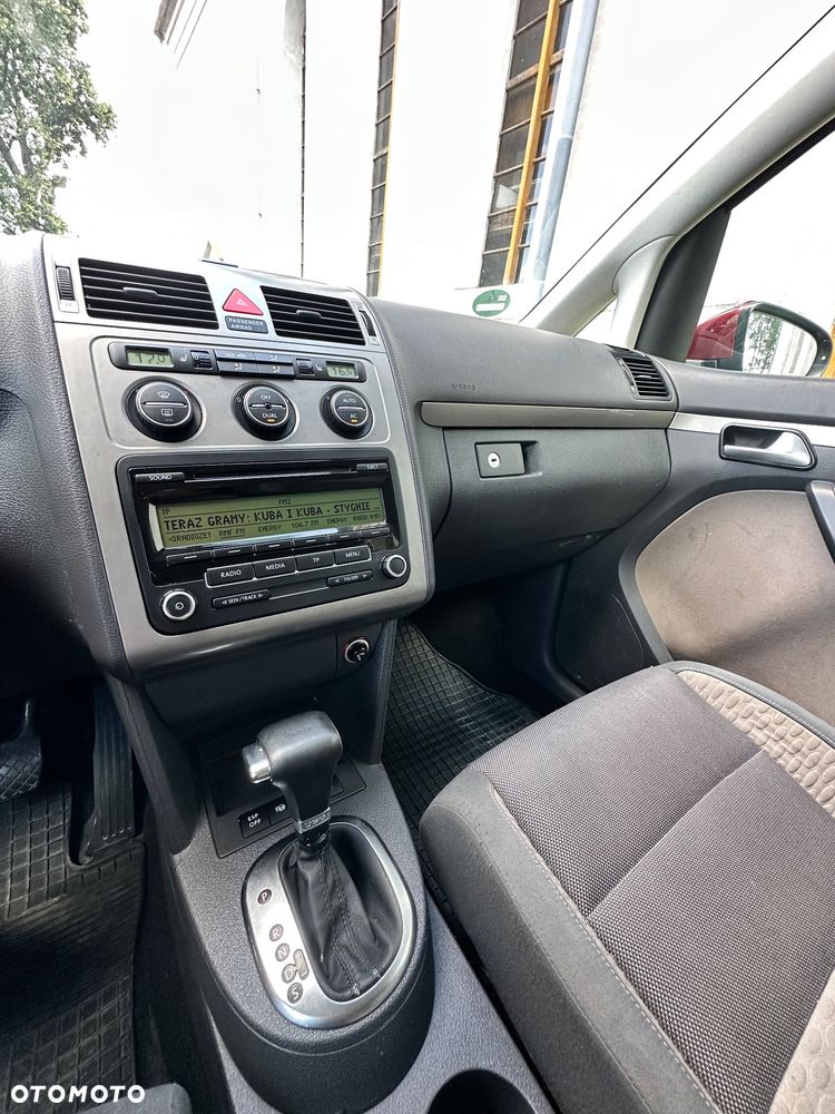 Volkswagen Touran 1.4 TSI DSG Cross - 29