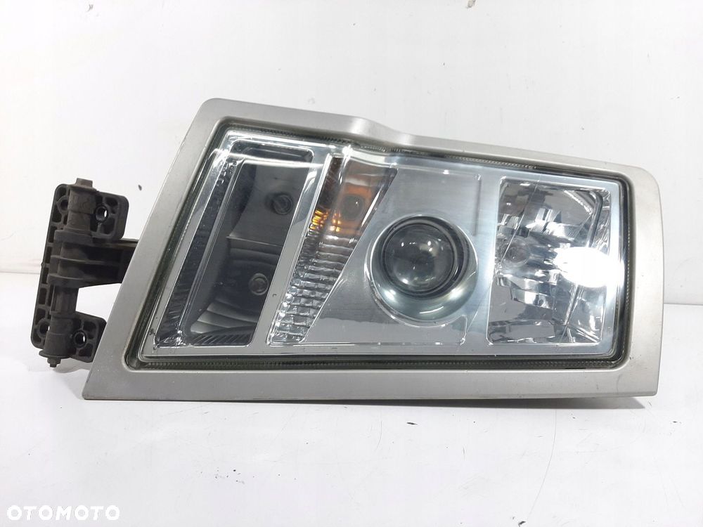 VOLVO FH520 EURO 4 07R LAMPA PRAWY PRZOD 21001668 - 4