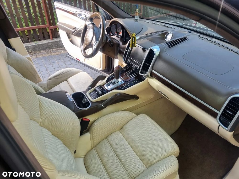 Porsche Cayenne - 13