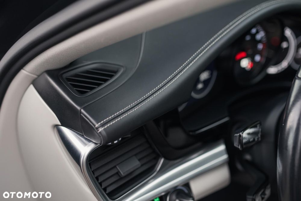 Porsche Panamera - 34