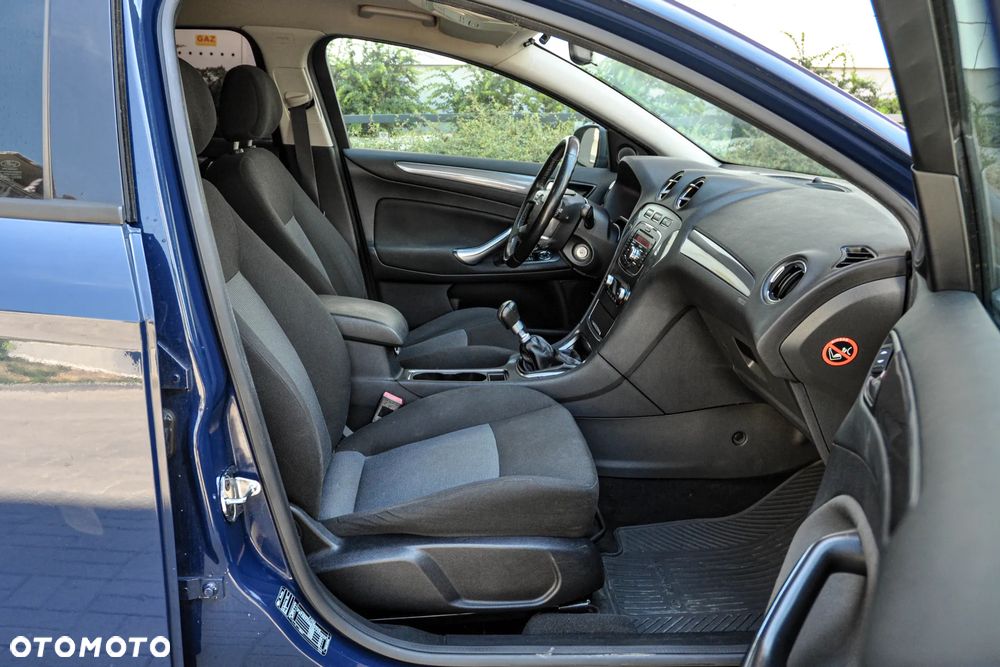 Ford Mondeo SW - 11