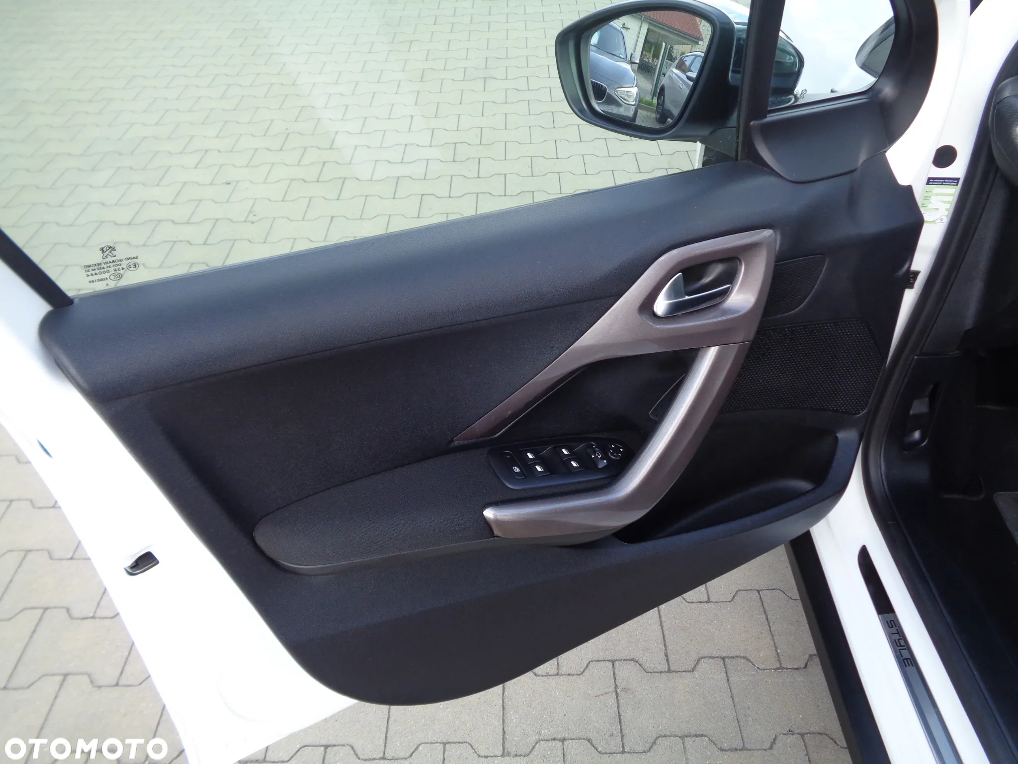 Peugeot 2008 1.2 Pure Tech Style - 9