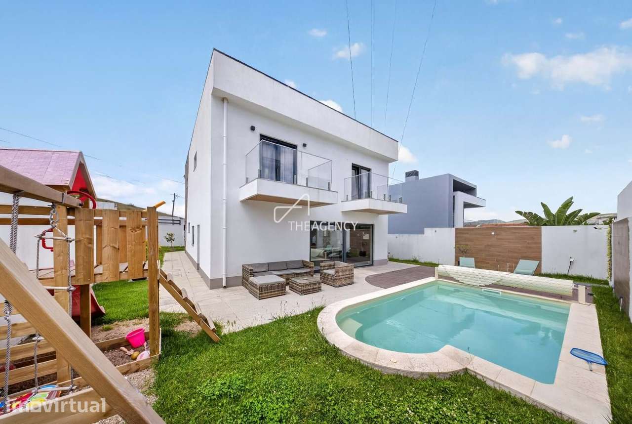 Moradia de Luxo T5 com Piscina e Jacuzzi às Portas de Lisboa - Grande imagem: 2/27
