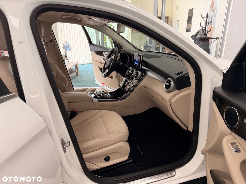 Mercedes-Benz GLC - 29