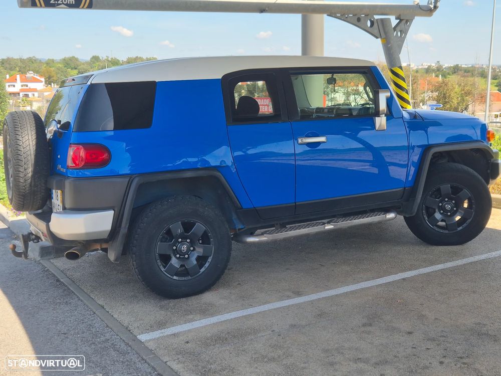Toyota FJ Cruiser - 2