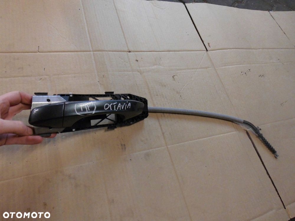 SKODA OCTAVIA III 3 KLAMKA DRZWI PRAWA PRZÓD 5L0837885B - 1