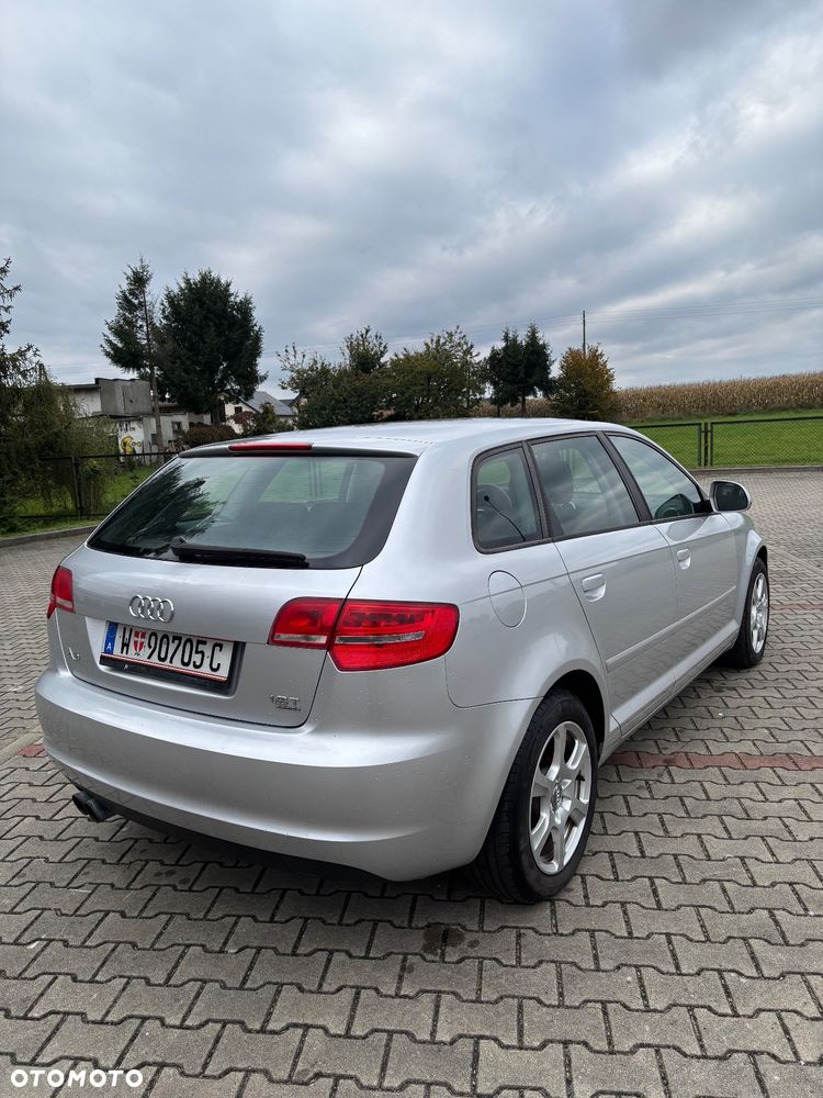 Audi A3 Sportback 1.8 TFSI quattro Attraction - 2