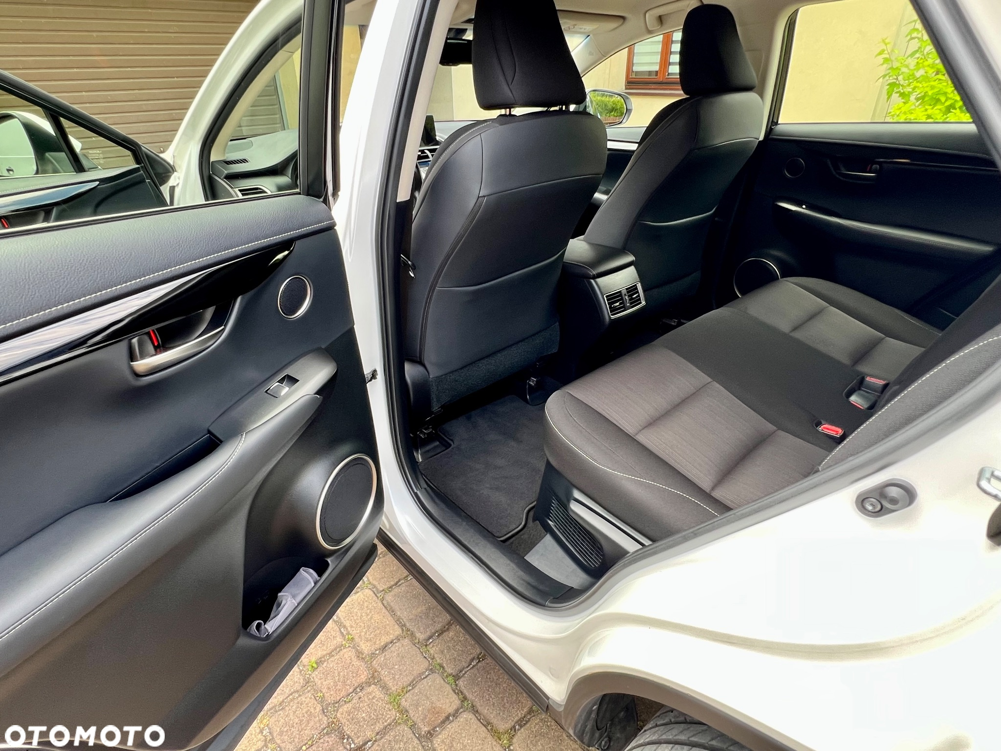 Lexus NX 300h Elegance + Business AWD - 12