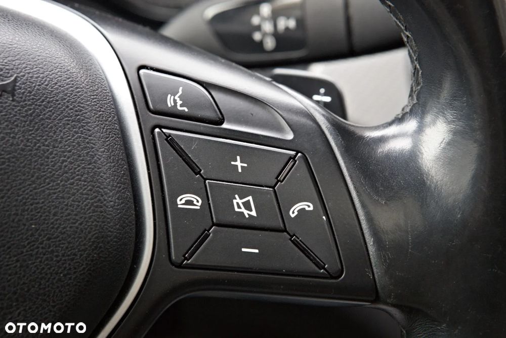Mercedes-Benz GLA 200 7G-DCT - 8