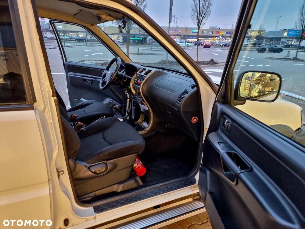 Nissan Terrano 2.7 TDi Comfort - 12