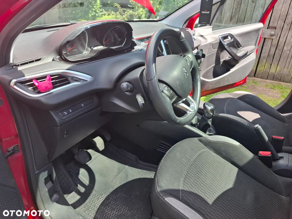 Peugeot 208 1.2 PureTech Style - 18
