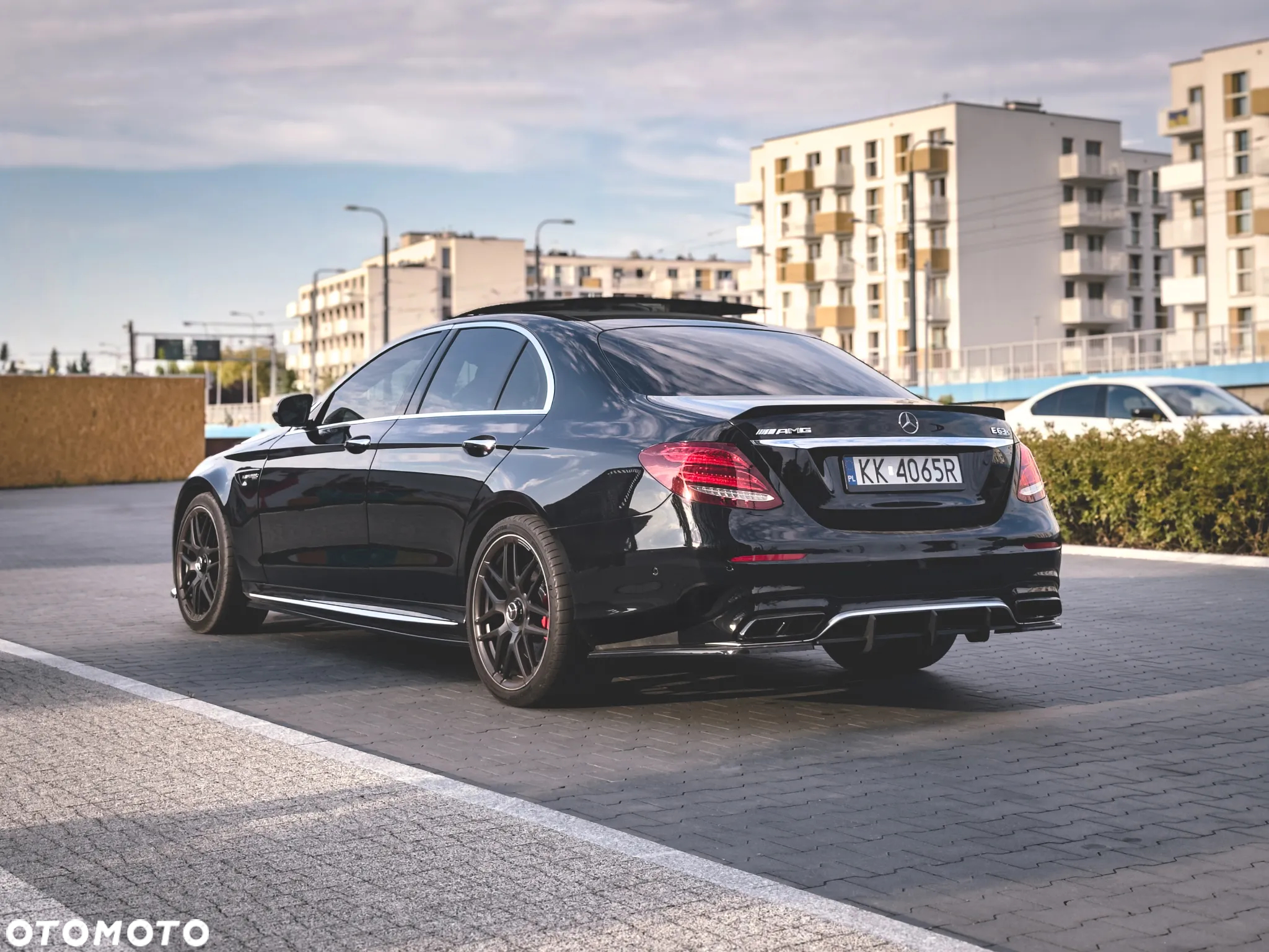 Mercedes-Benz Klasa E AMG 63 S 4Matic+ T AMG Speedshift MCT-9G - 6