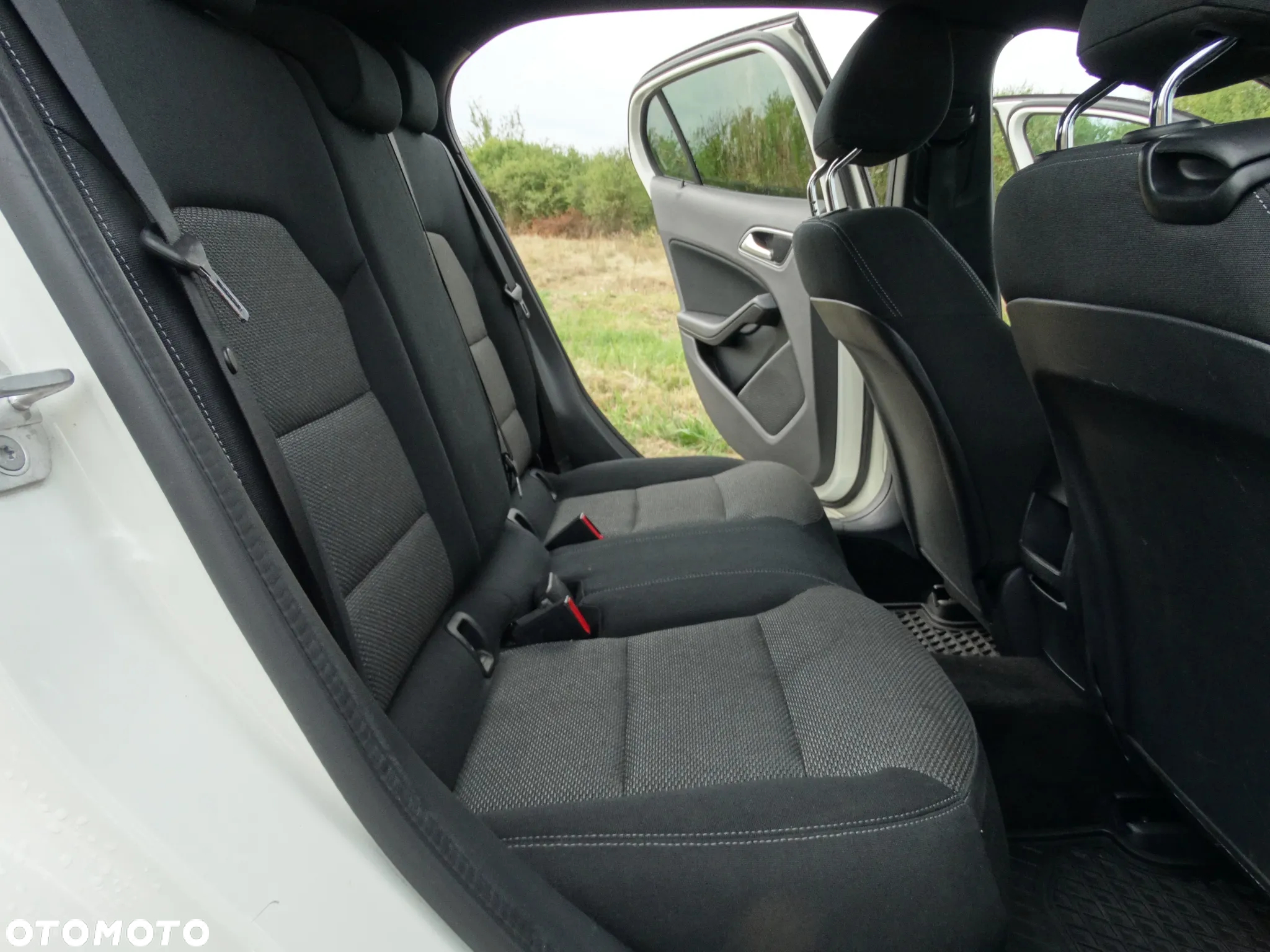 Mercedes-Benz GLA 200 7G-DCT - 25