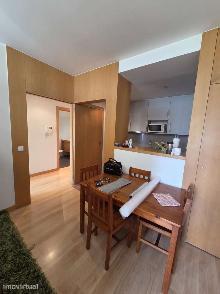 Apartamento T1 Mobilado com lugar Garagem - Grande imagem: 2/8