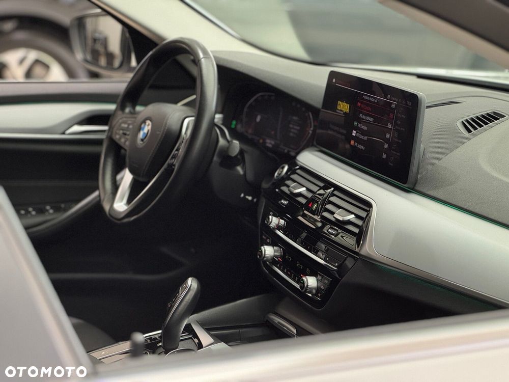 BMW Seria 5 520i - 37