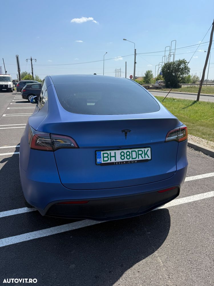 Tesla Model Y - 2