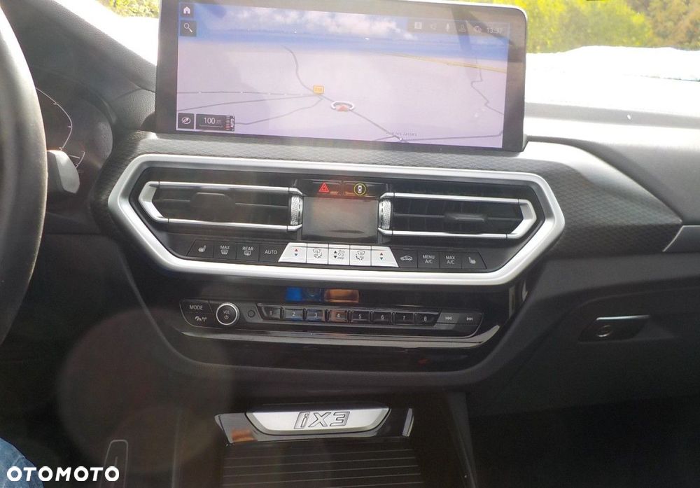BMW iX3 - 30