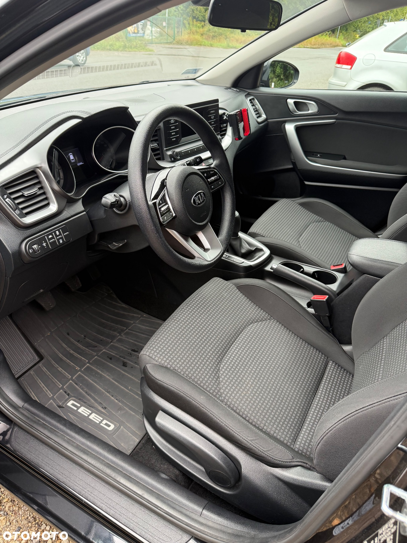 Kia Ceed - 12