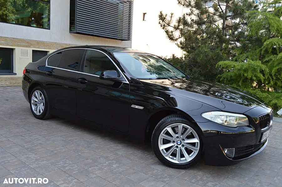 BMW Seria 5 520d Aut. - 25