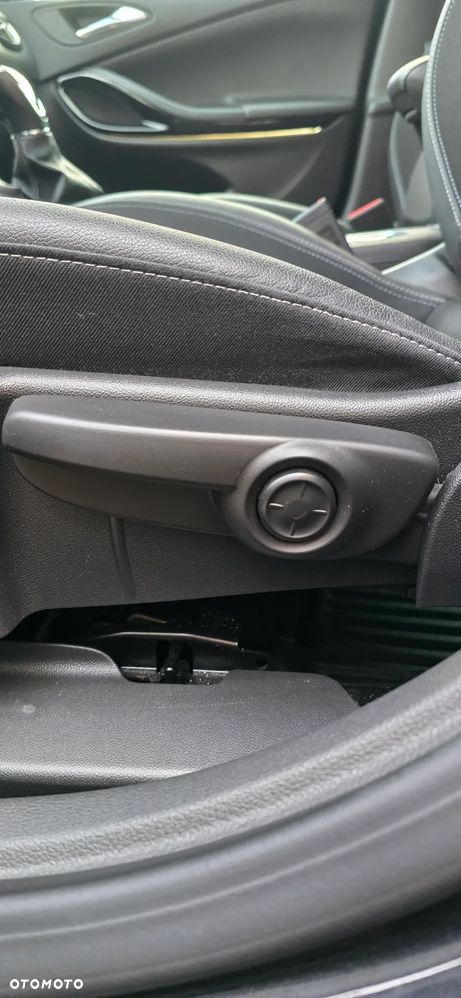 Opel Astra 1.6 Turbo Start/Stop Dynamic - 33