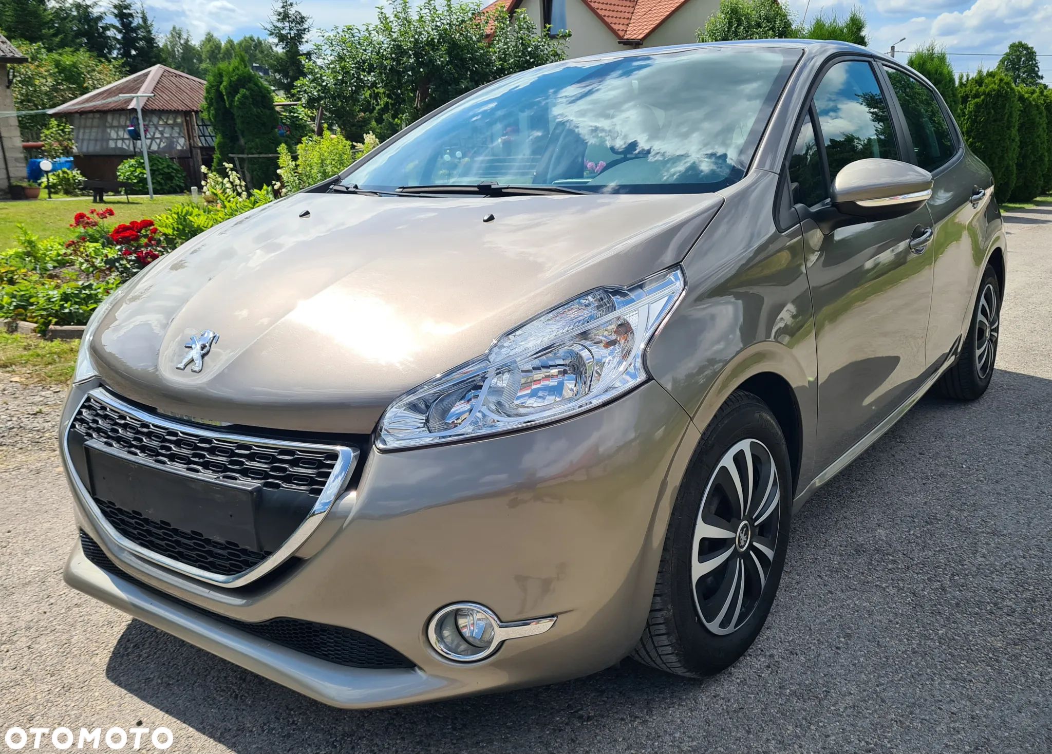Peugeot 208 - 1