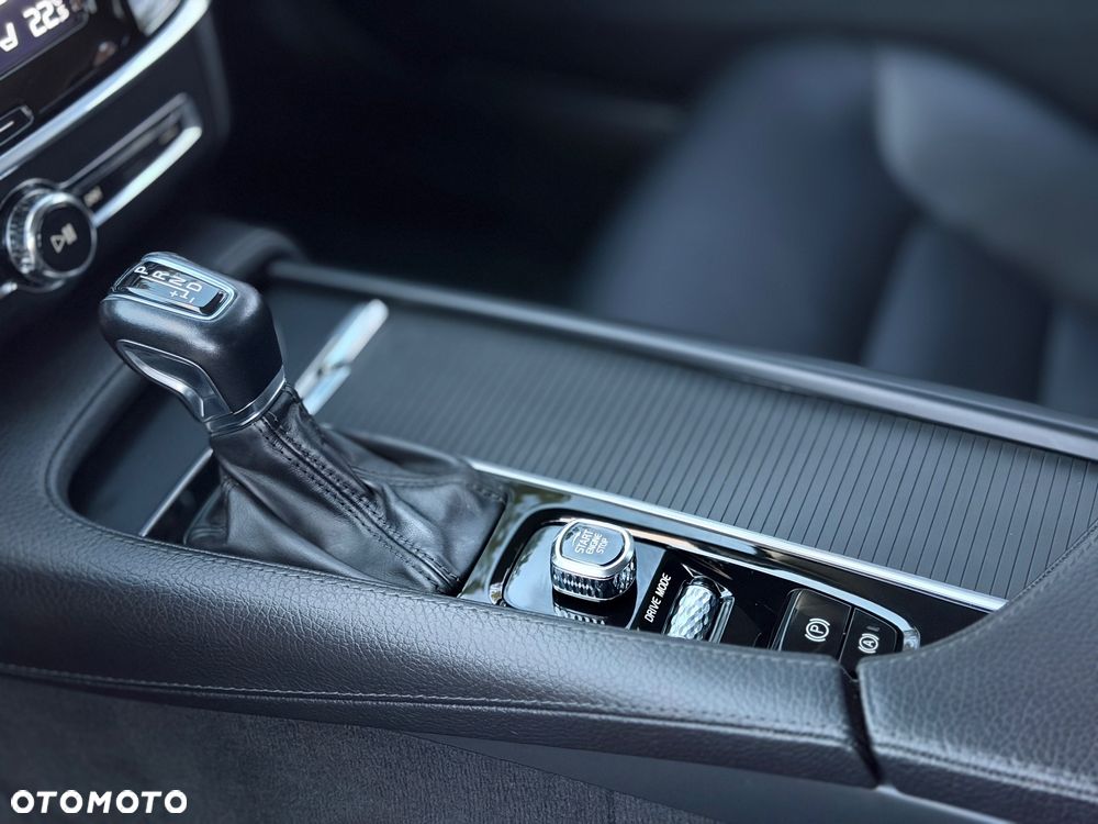 Volvo V90 D4 Geartronic Momentum - 23