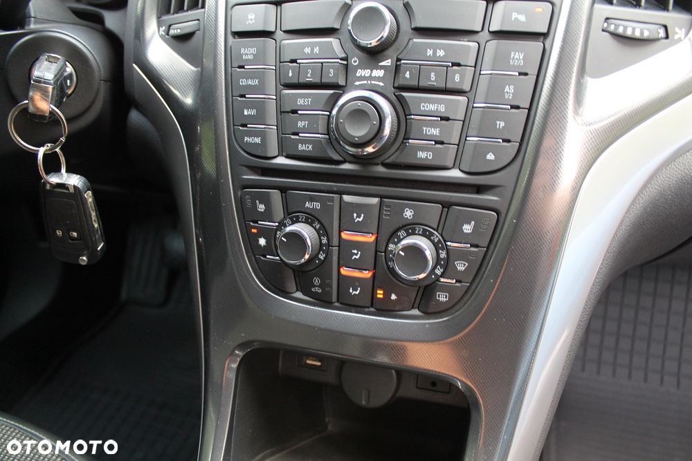 Opel Astra 1.6 Turbo Cosmo - 28