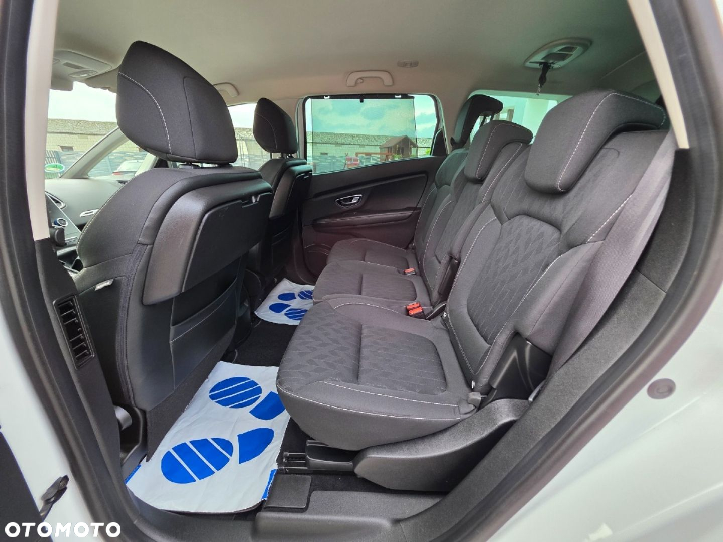 Renault Grand Scenic - 17