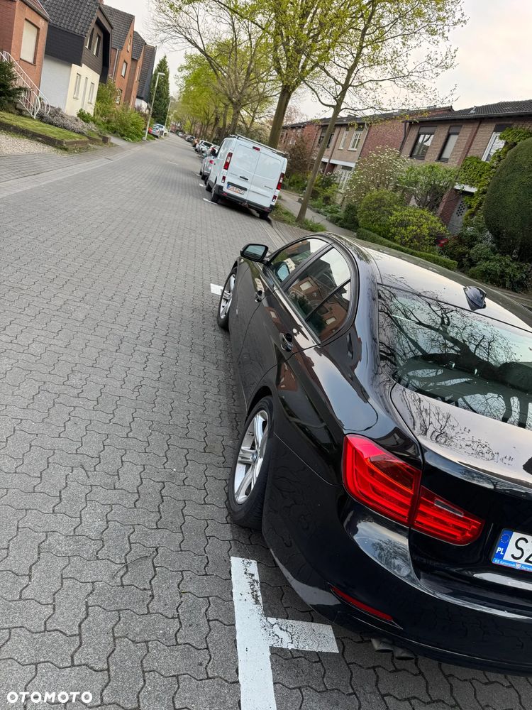 BMW Seria 3 328i xDrive Luxury Line - 4