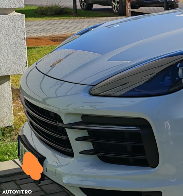 Porsche Cayenne - 1